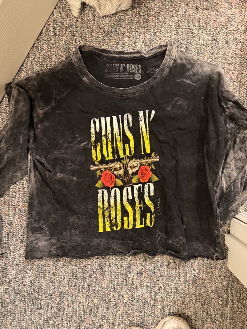 Guns N' Roses Black Graphic Band cropped Tee with Rose Motif